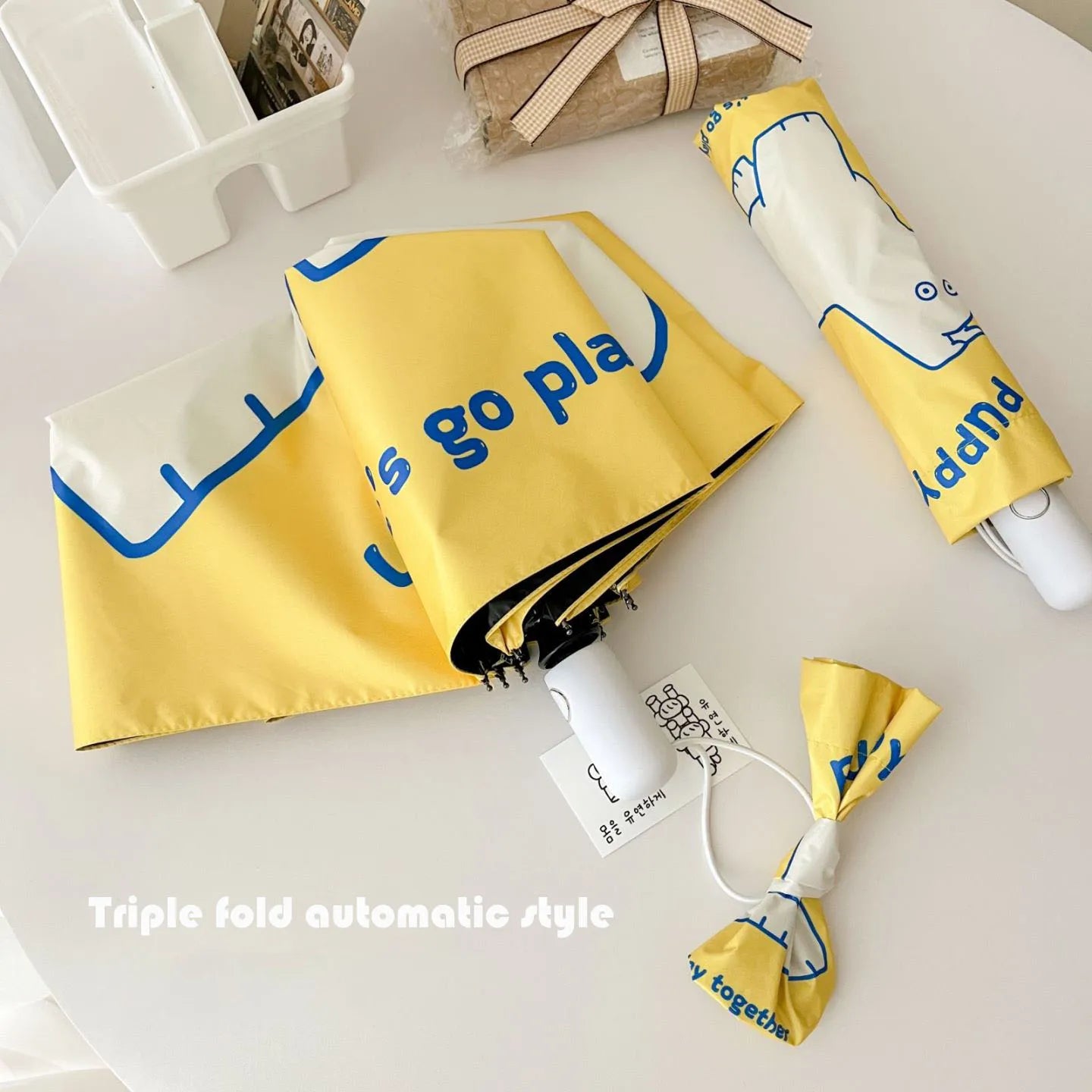 An outdoor travel umbrella with dog prints, a 50% discount mini sun umbrella, sun protection and UV protection,