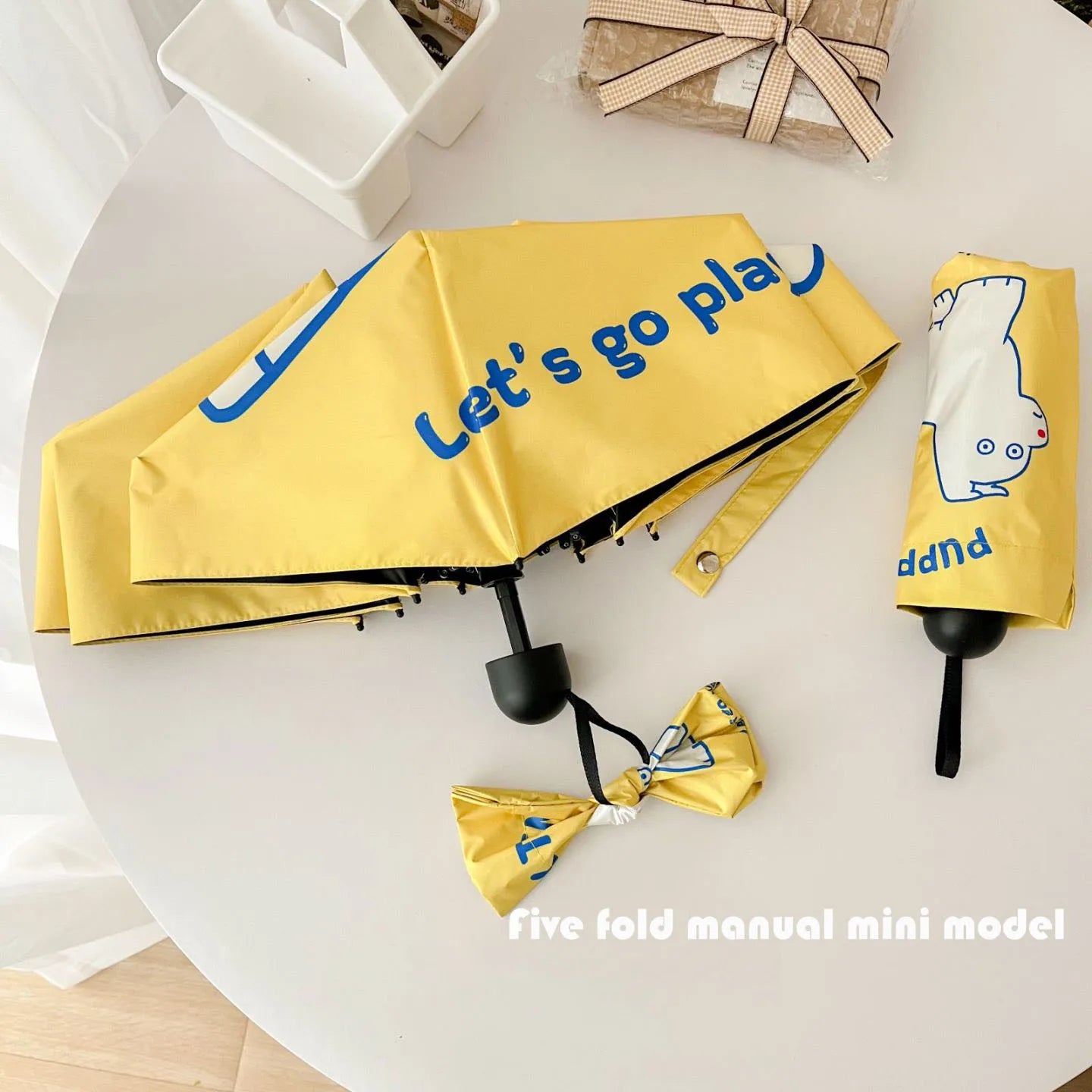 An outdoor travel umbrella with dog prints, a 50% discount mini sun umbrella, sun protection and UV protection,